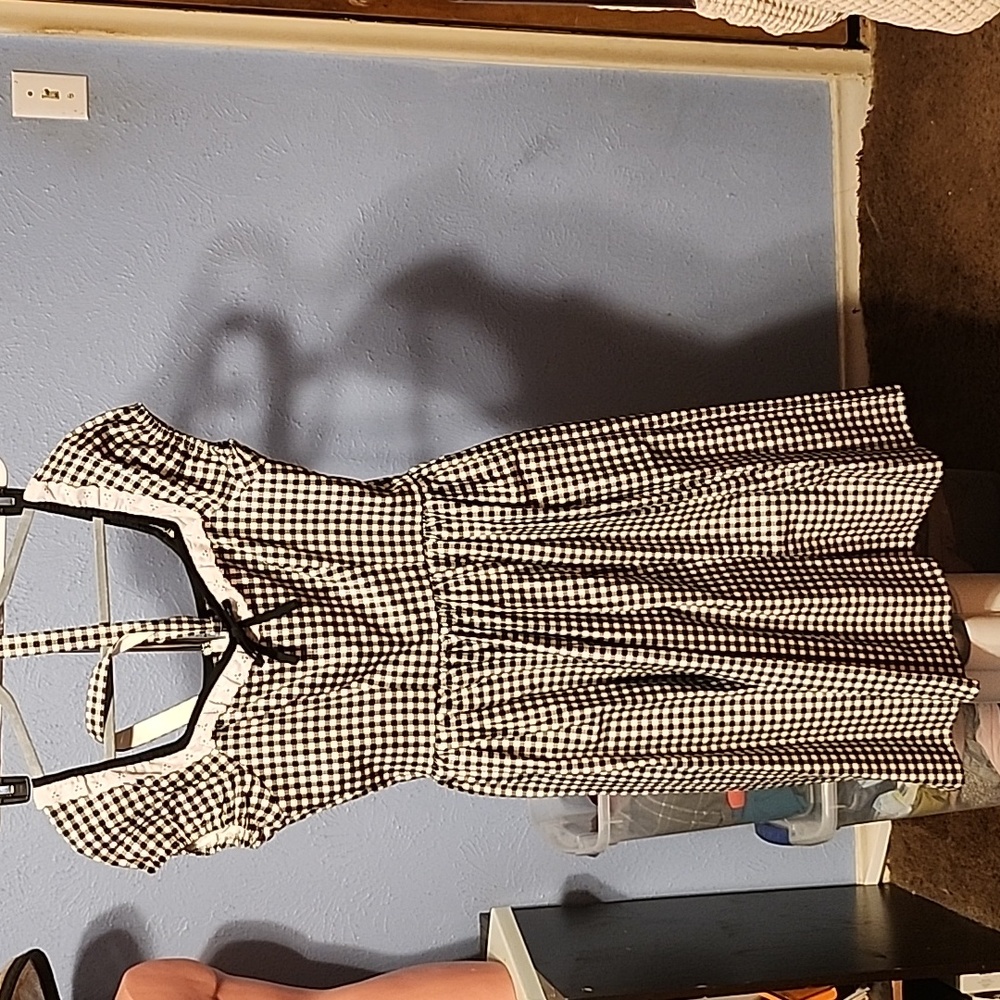 - Size L black and white Bardot Beauty